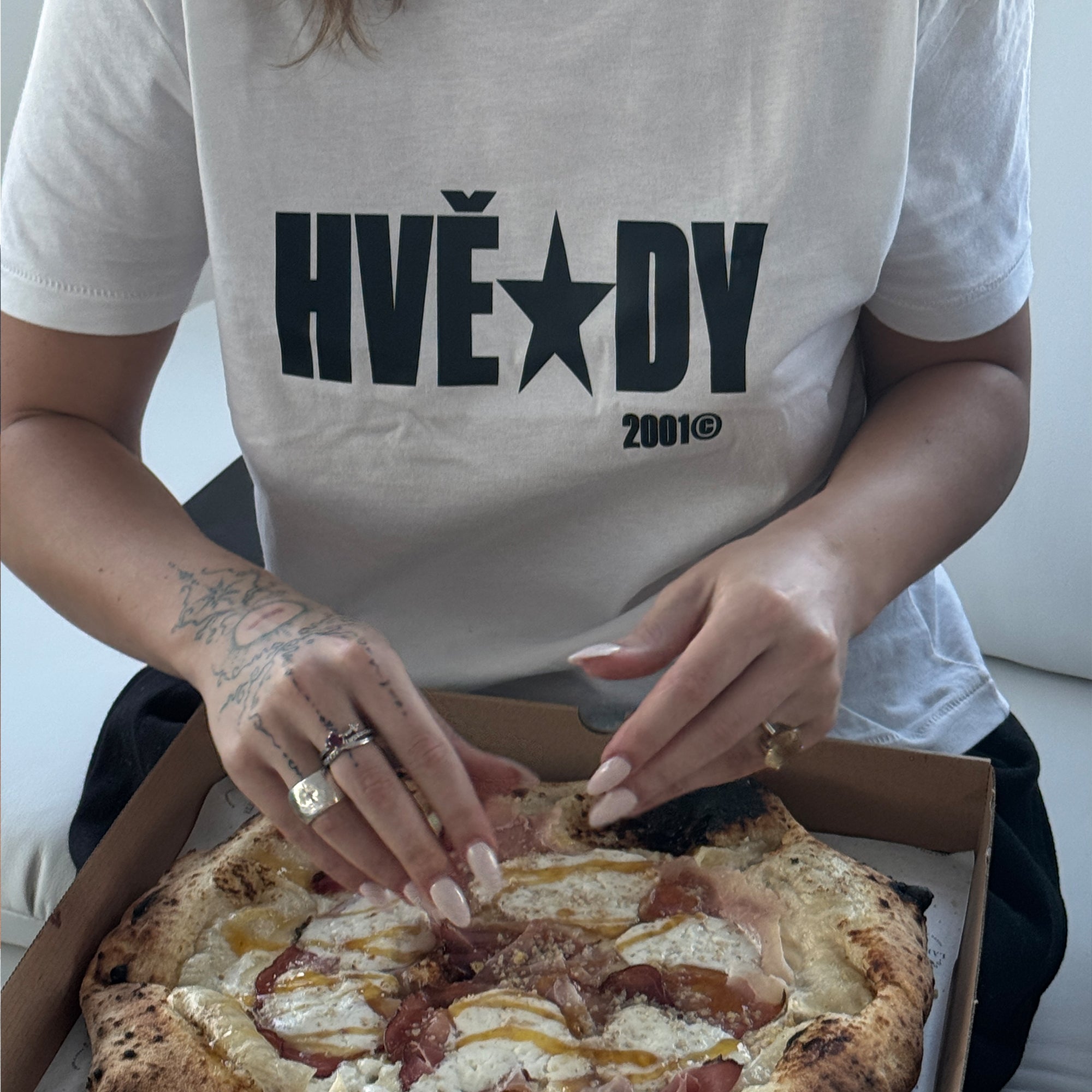 HVĚZDY • CROPPED TEE ✨ BÍLÉ