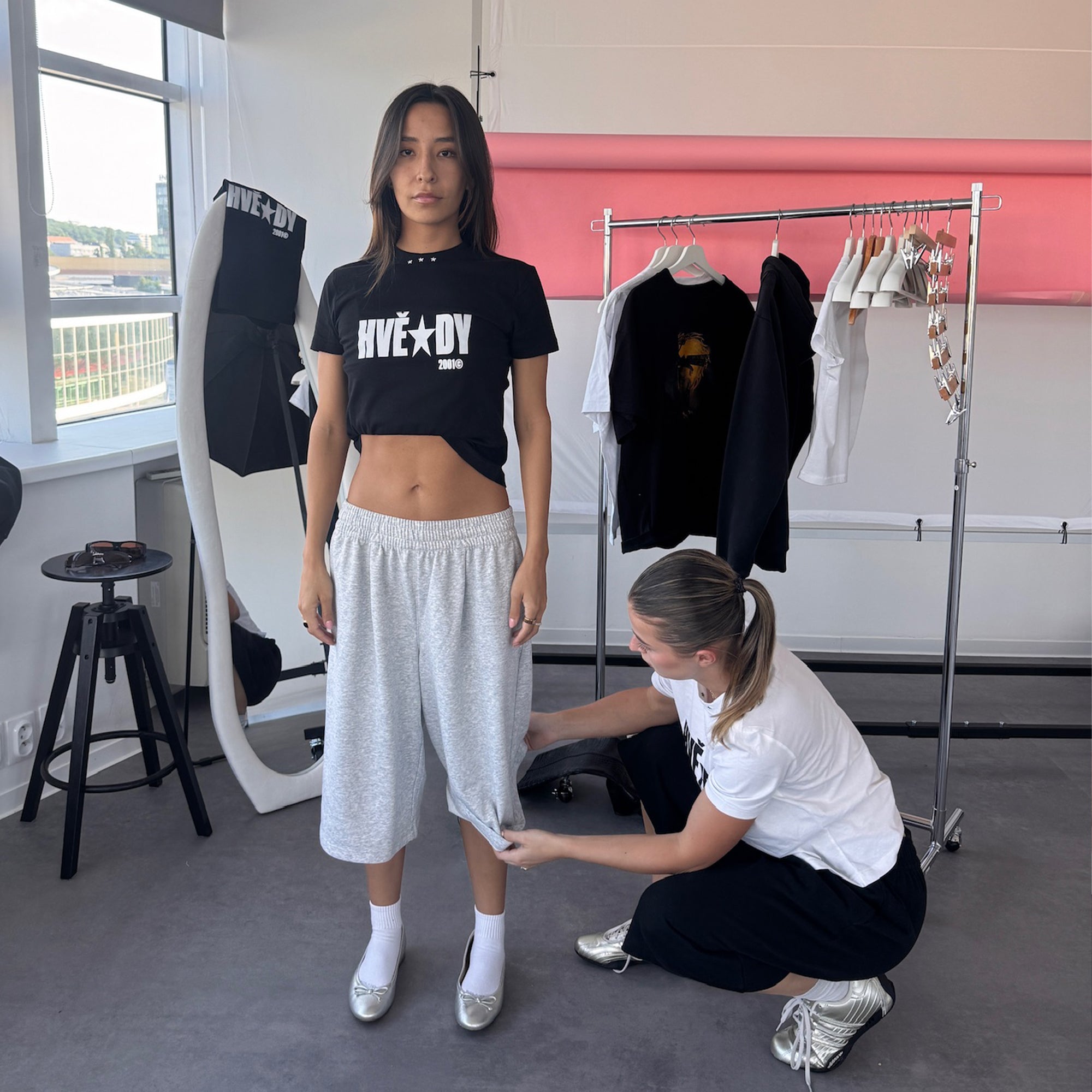 HVĚZDY • CROPPED TEE ✨ ČERNÉ
