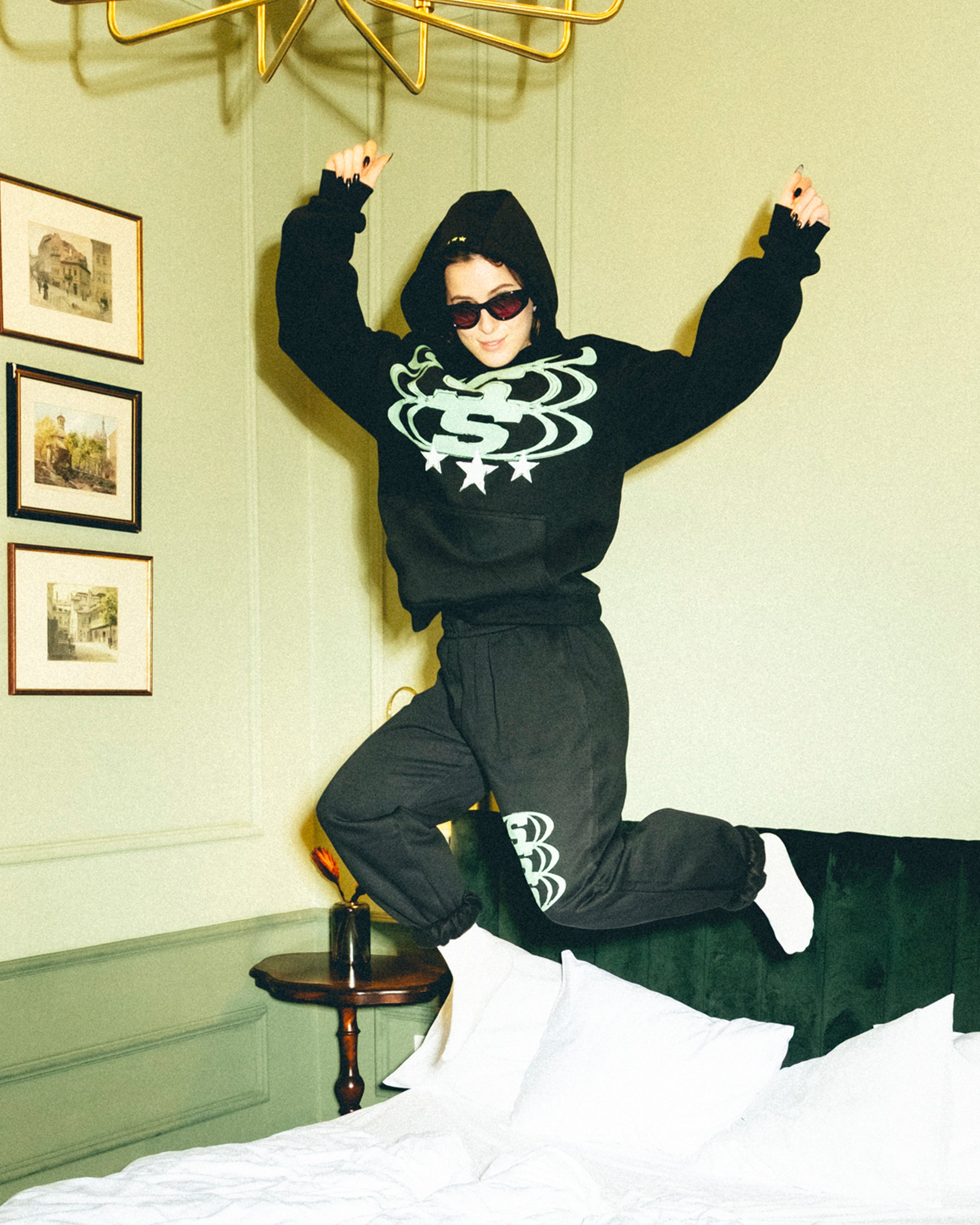 ČERNÁ MIKINA • S⭐️