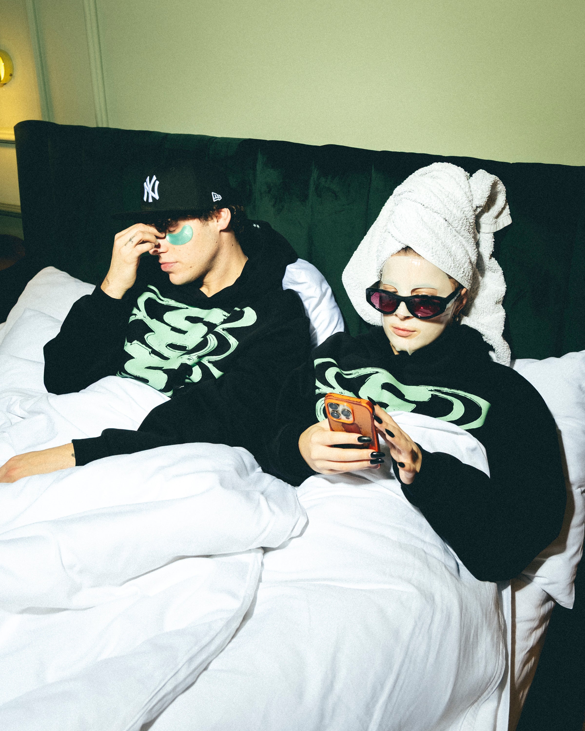 ČERNÁ MIKINA • S⭐️