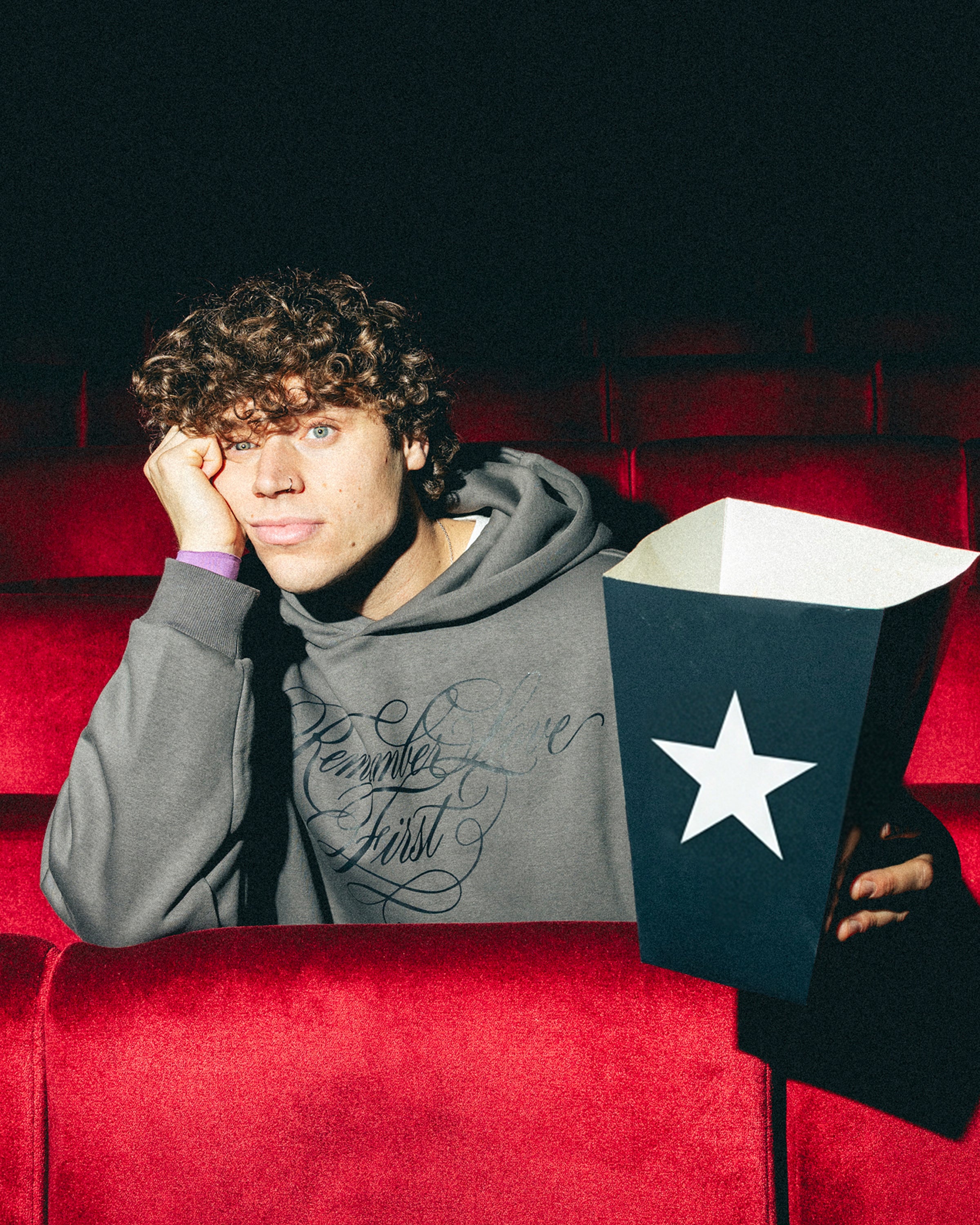 ŠEDÁ MIKINA • REMEMBER LOVE FIRST 🩶