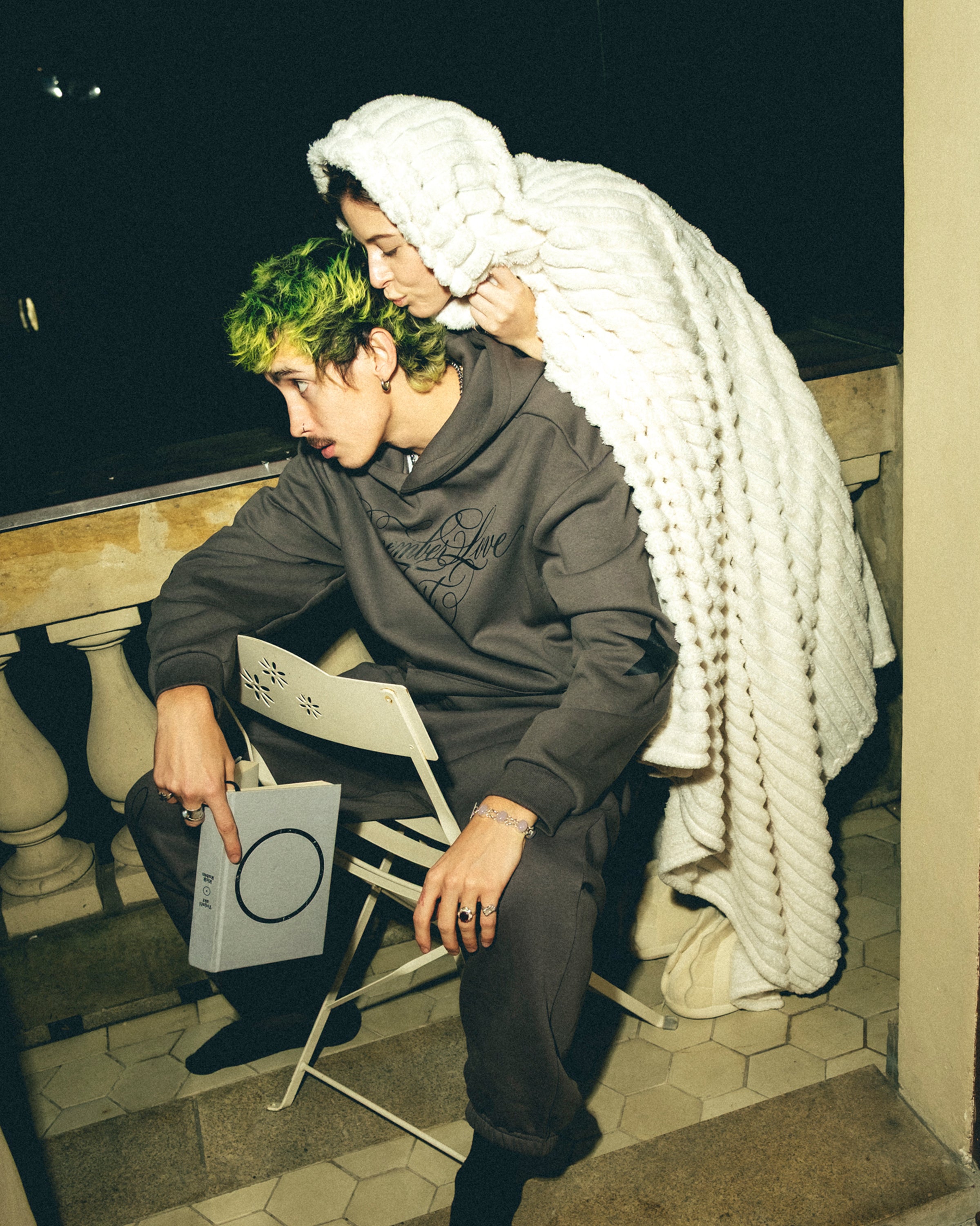 ŠEDÁ MIKINA • REMEMBER LOVE FIRST 🩶