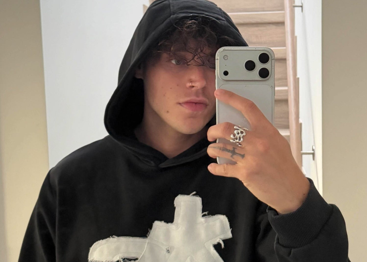 ČERNÁ WASHED MIKINA • S⭐️
